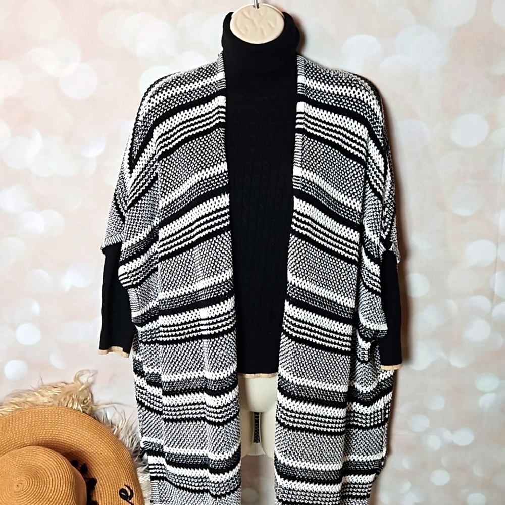 Eight Eight | Black and White Cotton Oversized Shrug Poncho - Picture 2 of 9